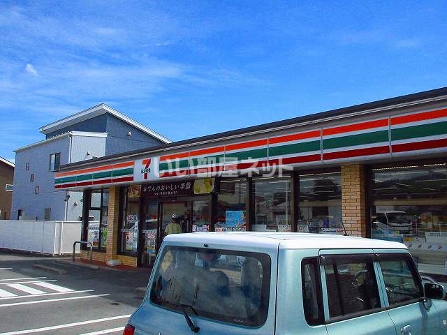 コンビニ　セブンイレブン（コンビニ）まで1072m