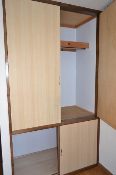 収納　収納は棚付きで使いやすいです。