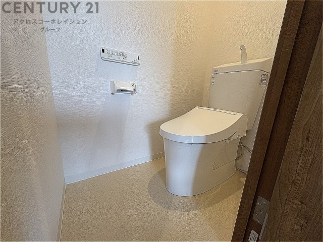 トイレ　シンプルで掃除のしやすいトイレです♪