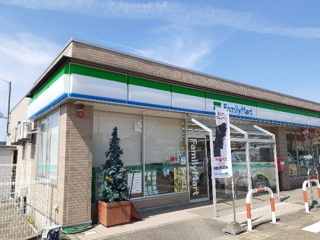 コンビニ　ファミリーマート黒部前沢店（コンビニ）まで2000m