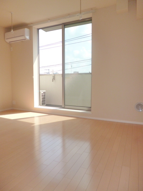 居室・リビング　★明るいフローリングのお部屋です★