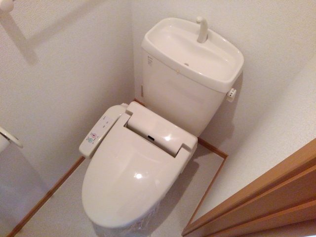 トイレ　ウォシュレット付き