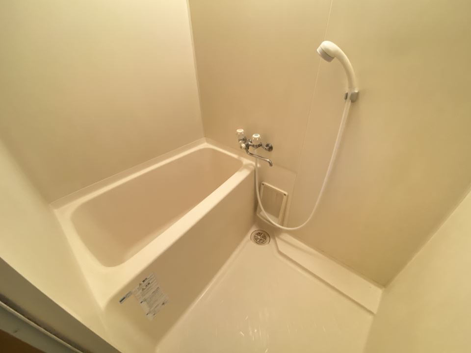 バス・シャワールーム　温水洗浄便座付です