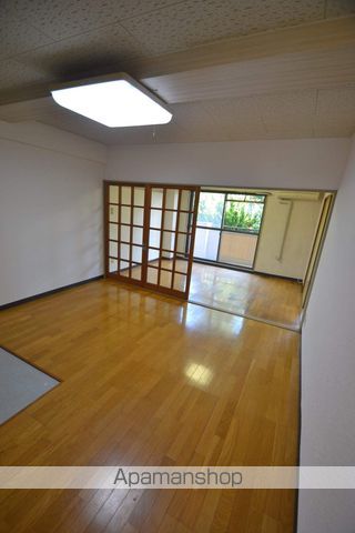 マンションアカデミーIIの居間写真
