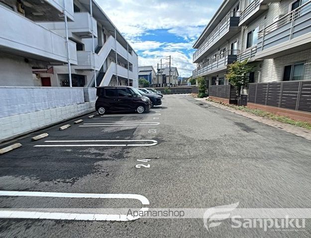 駐車場　駐車場