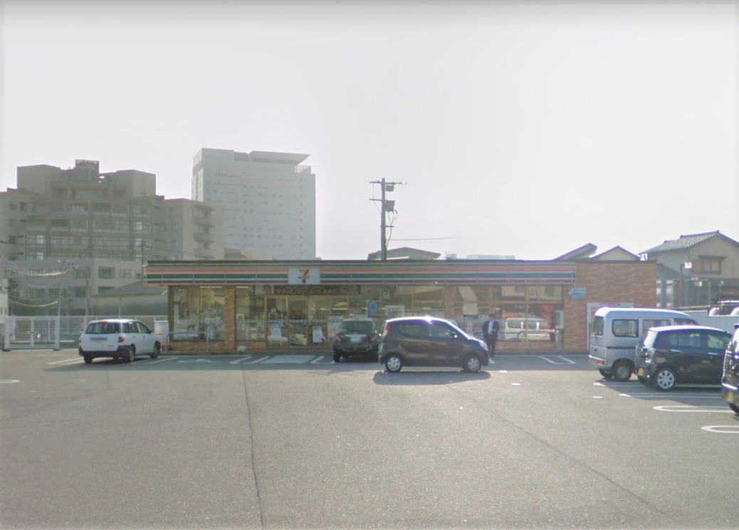 コンビニ　セブンイレブン 久留米津福本町店（コンビニ）まで327m