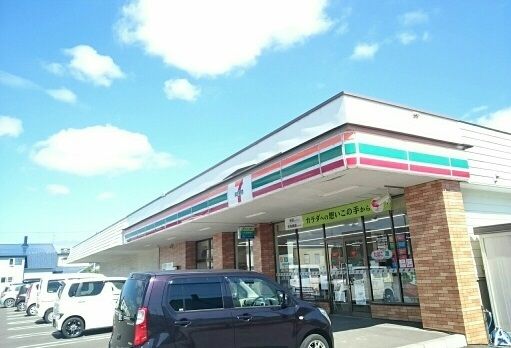 コンビニ　セブンイレブン（コンビニ）まで750m