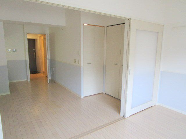ソラージュ茨木の居間写真