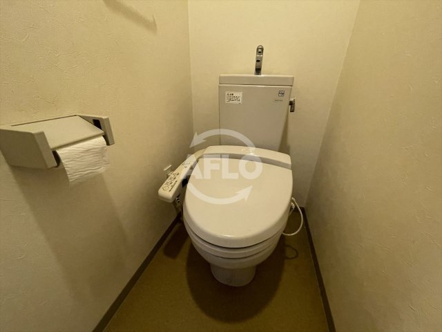 トイレ　サムティ本町東レジックス　温水洗浄便座
