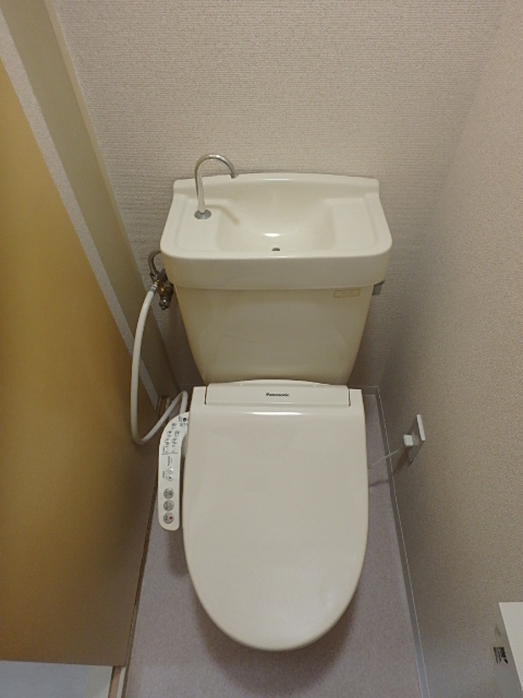 トイレ　機能付きトイレは嬉しいポイントですね。