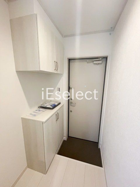 玄関　玄関にはシューズボックスがあります