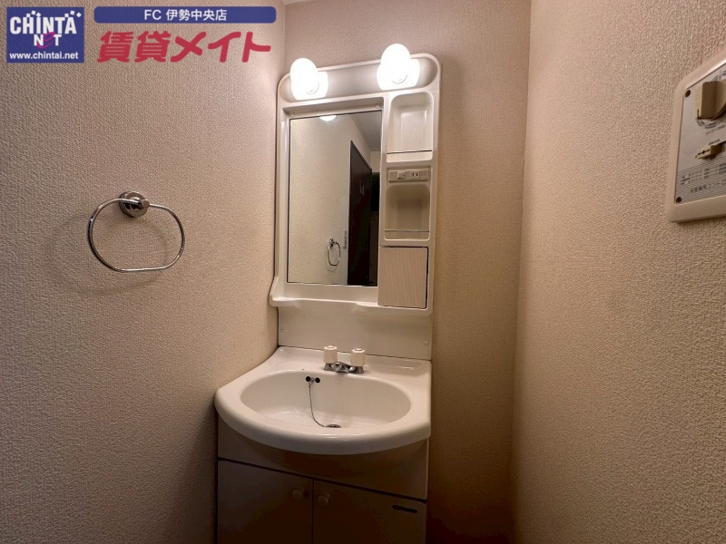 洗面設備　別部屋同タイプ