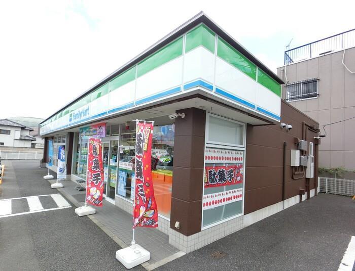 コンビニ　ファミリーマート高崎飯塚町店（コンビニ）まで338m