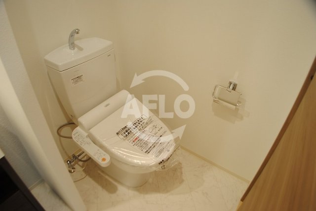 トイレ　レジールアッシュ南堀江　温水暖房洗浄便座　アメセパタイプ