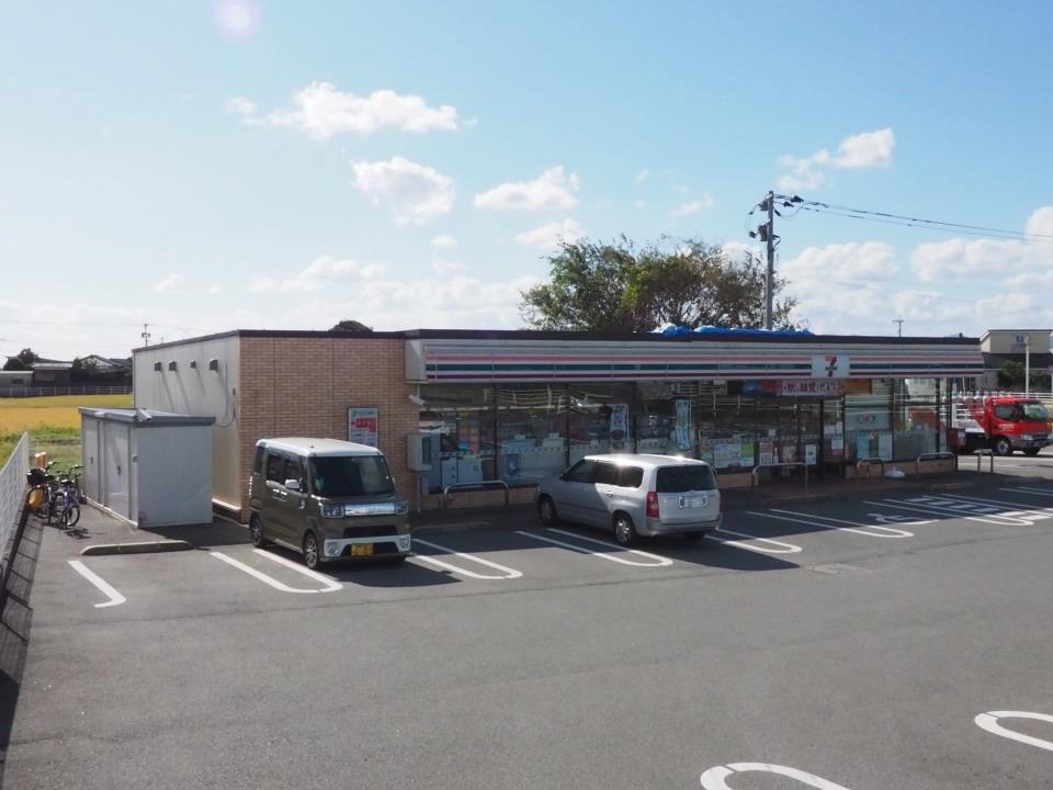コンビニ　セブンイレブン（コンビニ）まで700m