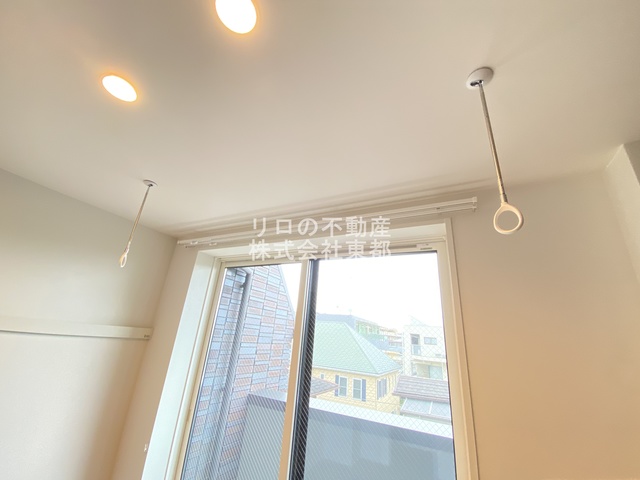 その他設備　室内物干し用金具付！日中の外出や雨の日のお洗濯に便利☆