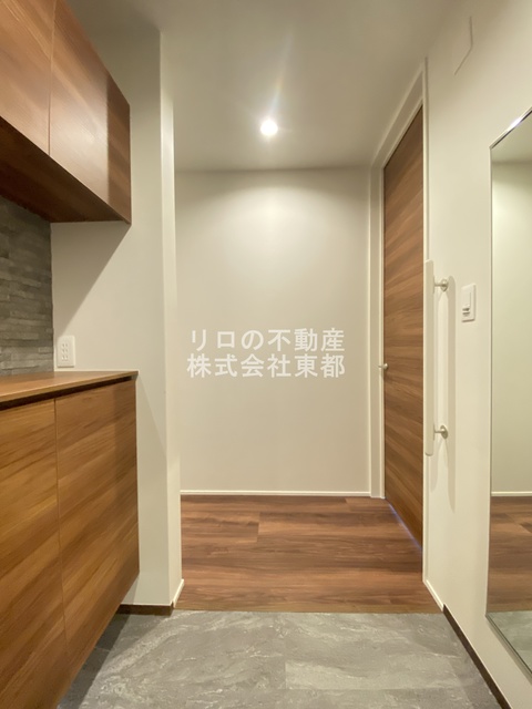 玄関　玄関スペース広めなのでゆったりとお出掛け準備できます♪