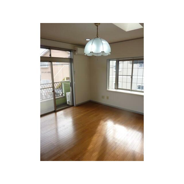 居室・リビング　南向きで日当たり良好！人気の角部屋です！