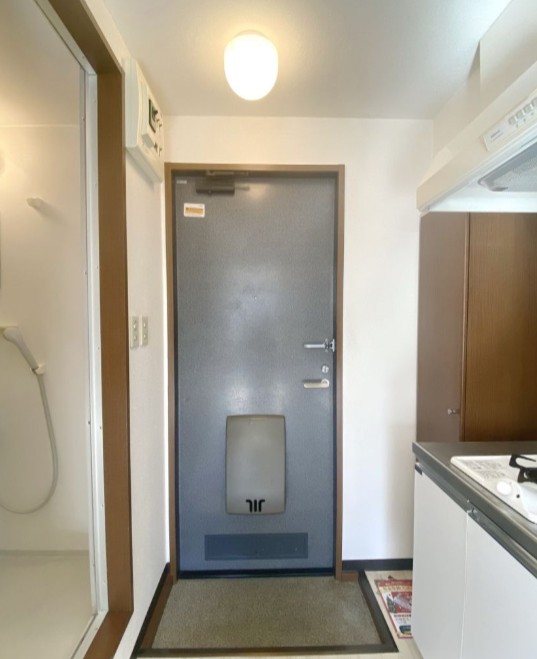玄関　※同建物別部屋参考写真