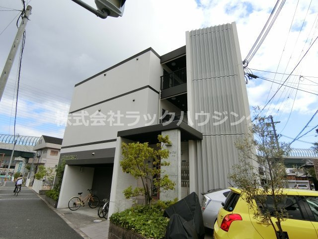 建物外観　外観綺麗♪南東角地の物件♪ オートロック付きで嬉しい物件☆