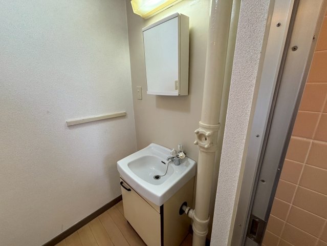 洗面設備　楠団地 (写真間取り反転タイプ)