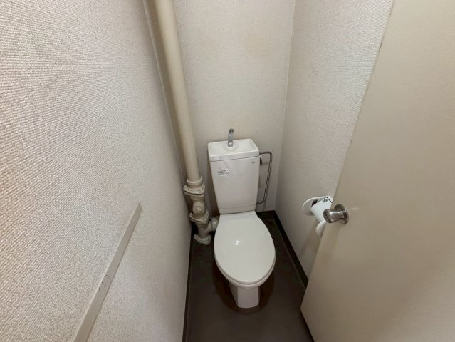 トイレ　楠団地 (写真間取り反転タイプ)
