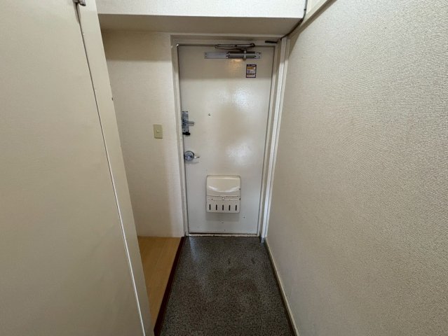 玄関　楠団地 (写真間取り反転タイプ)