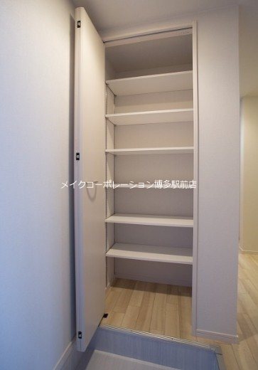 玄関　※別部屋写真参考
