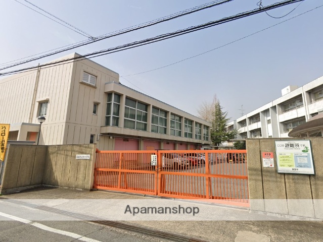 小学校　箕面市立南小学校（小学校）まで591m