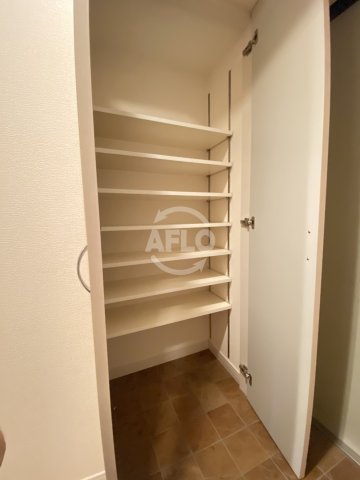 収納　オアシス梅田　シューズボックス