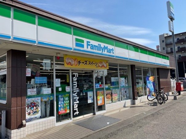 コンビニ　ファミリーマート 南大塚駅北口店（コンビニ）まで486m