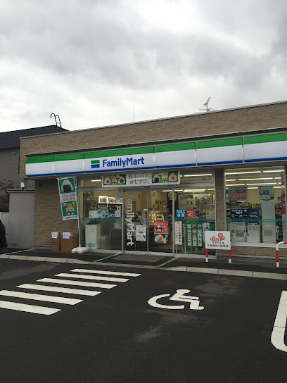 コンビニ　ファミリーマート 札幌豊平６条店（コンビニ）まで532m