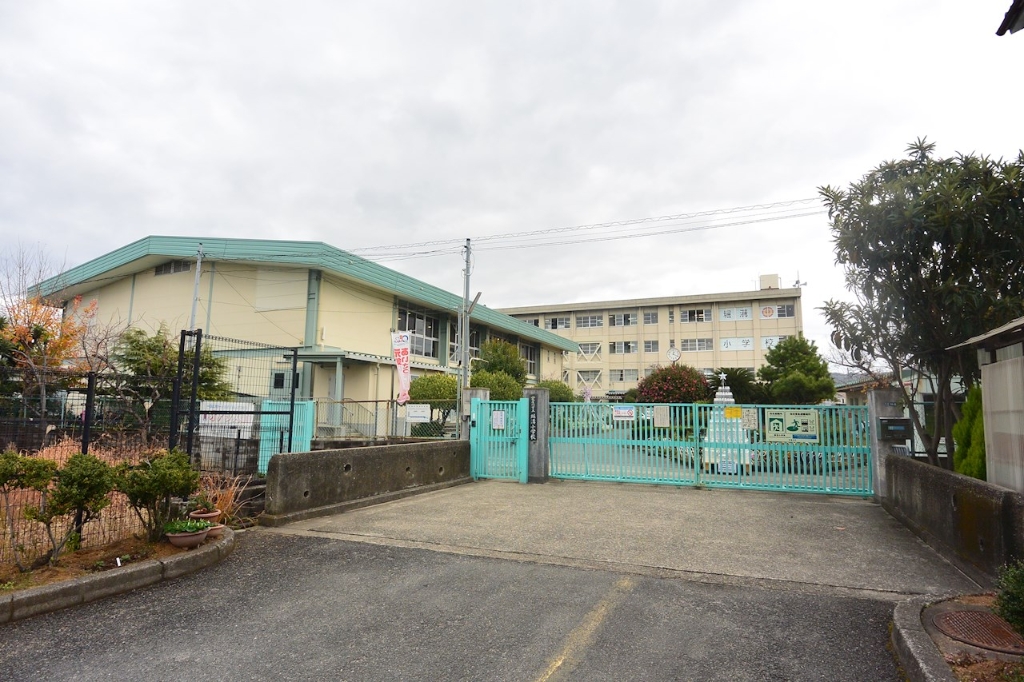 小学校　寝屋川市立堀溝小学校（小学校）まで169m