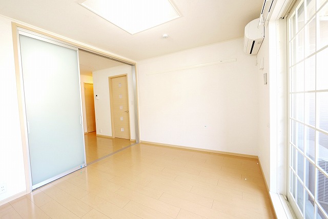 その他部屋・スペース　落ち着いて過ごせるお部屋なので、寝室にいかがでしょうか