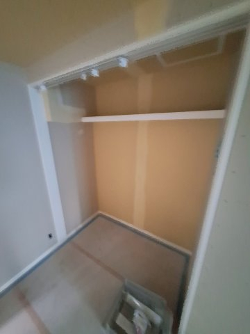 収納　クローゼット（建築中）
