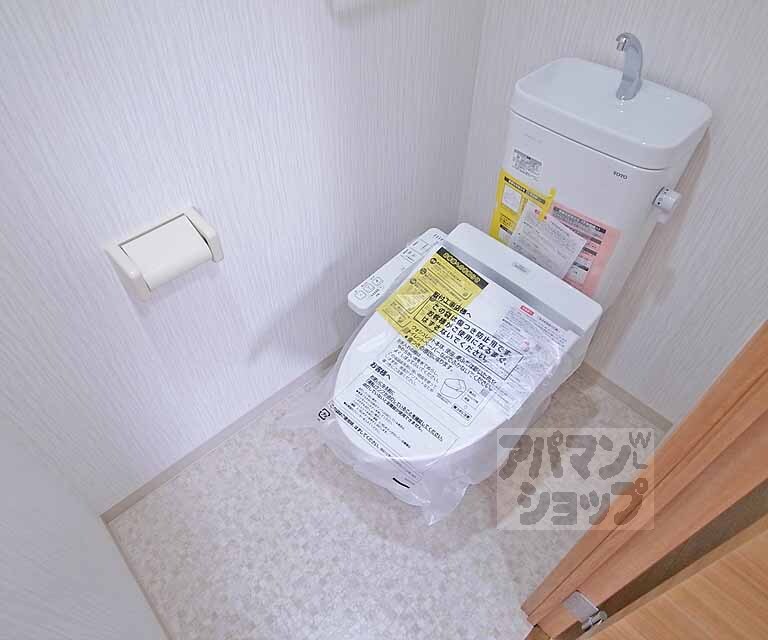 トイレ　ウォシュレット付です。