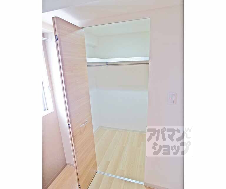 収納　６．７帖の洋室です。