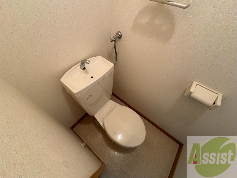 トイレ　こちらはトイレです。清潔感があり、安心して使用できます。