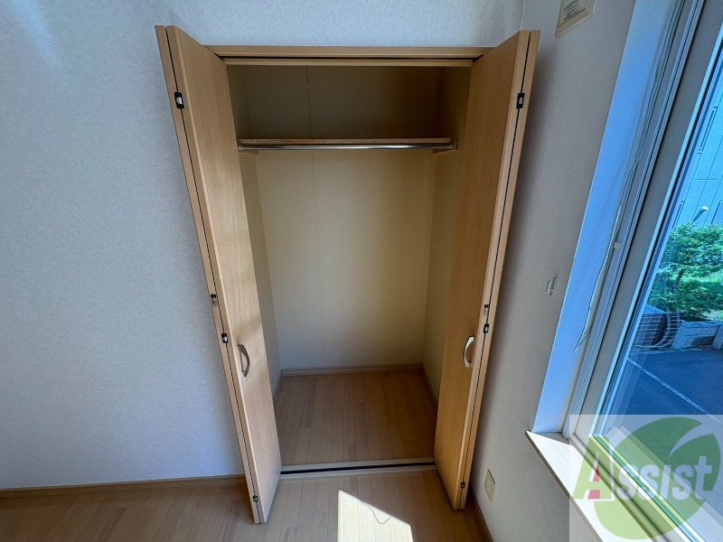 収納　寝室の収納です。部屋がすっきり片付きます。