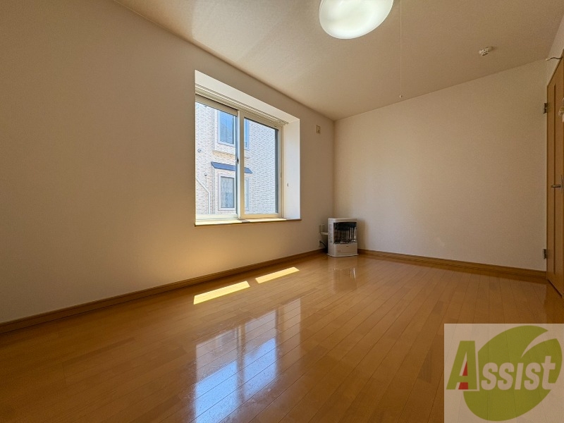 居室・リビング　広くてキレイなお部屋が広がっていて、充実した生活が送れそう。