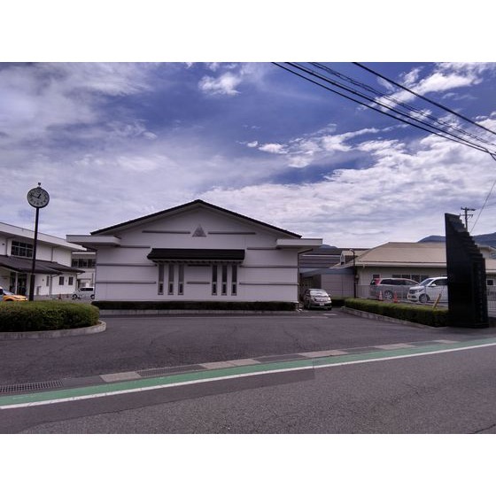 中学校　千曲市立更埴西中学校（中学校）まで977m