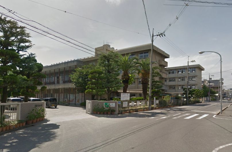 中学校　福山市立城南中学校（中学校）まで576m