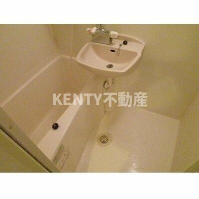 洗面設備　ゆったりとスペースのある洗面所