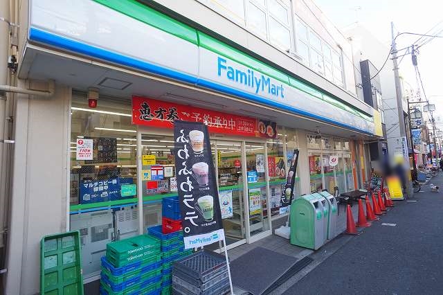 コンビニ　ファミリーマート（コンビニ）まで636m