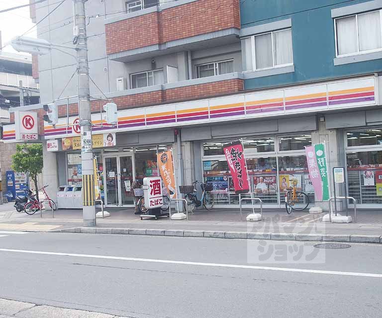 コンビニ　ファミリーマート中久世一丁目店（コンビニ）まで50m