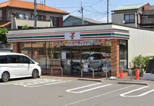コンビニ　セブンイレブン綾瀬大上3丁目店（コンビニ）まで411m