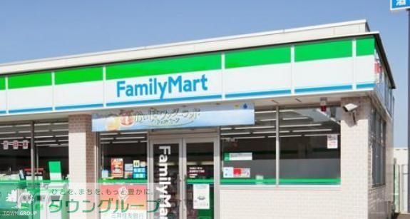 コンビニ　ファミリーマート名古屋新栄店（コンビニ）まで70m