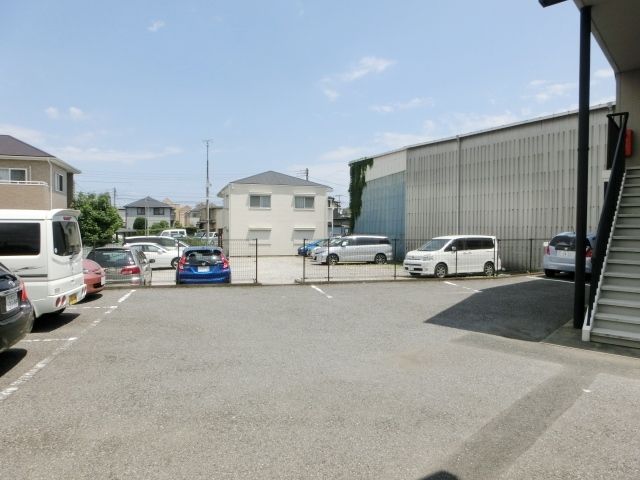 駐車場　敷地内の駐車場。