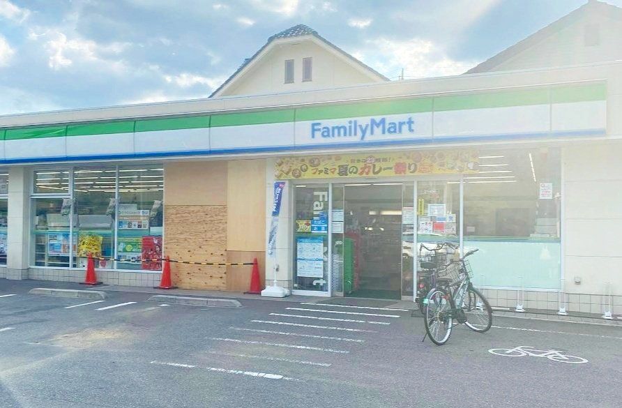 コンビニ　ファミリーマート川口青木町公園前店（コンビニ）まで390m