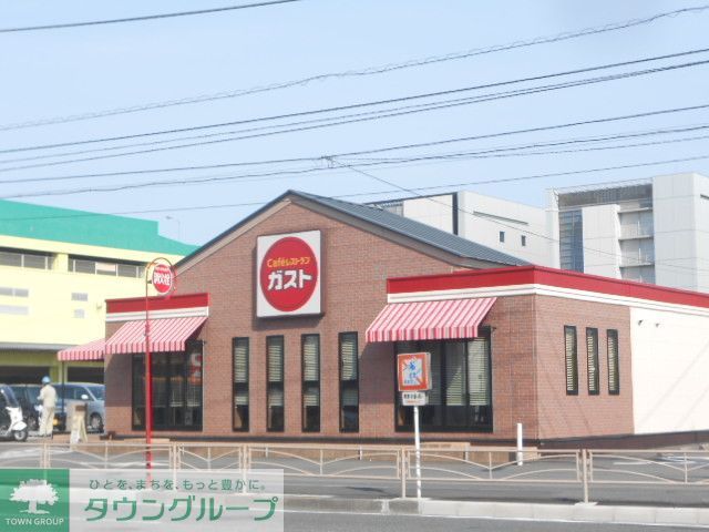 飲食店　ガスト磯子店（飲食店）まで560m